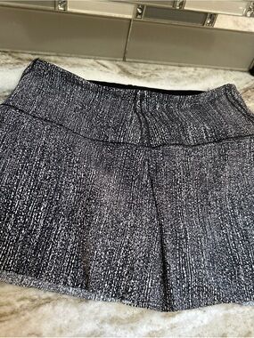 LULULEMON LOST IN PACE WOMEN'S SKIRT SKORT Sz4 WHITE BLACK Tennis pickleball